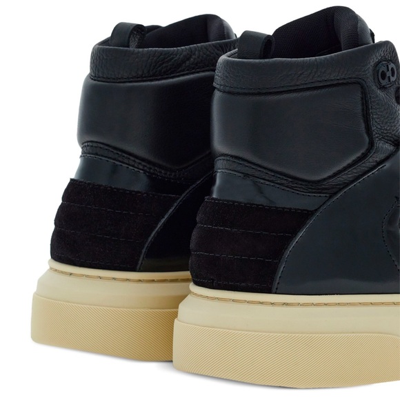 Ferragamo
logo-debossed hi-top sneakers - Picture 3 of 10